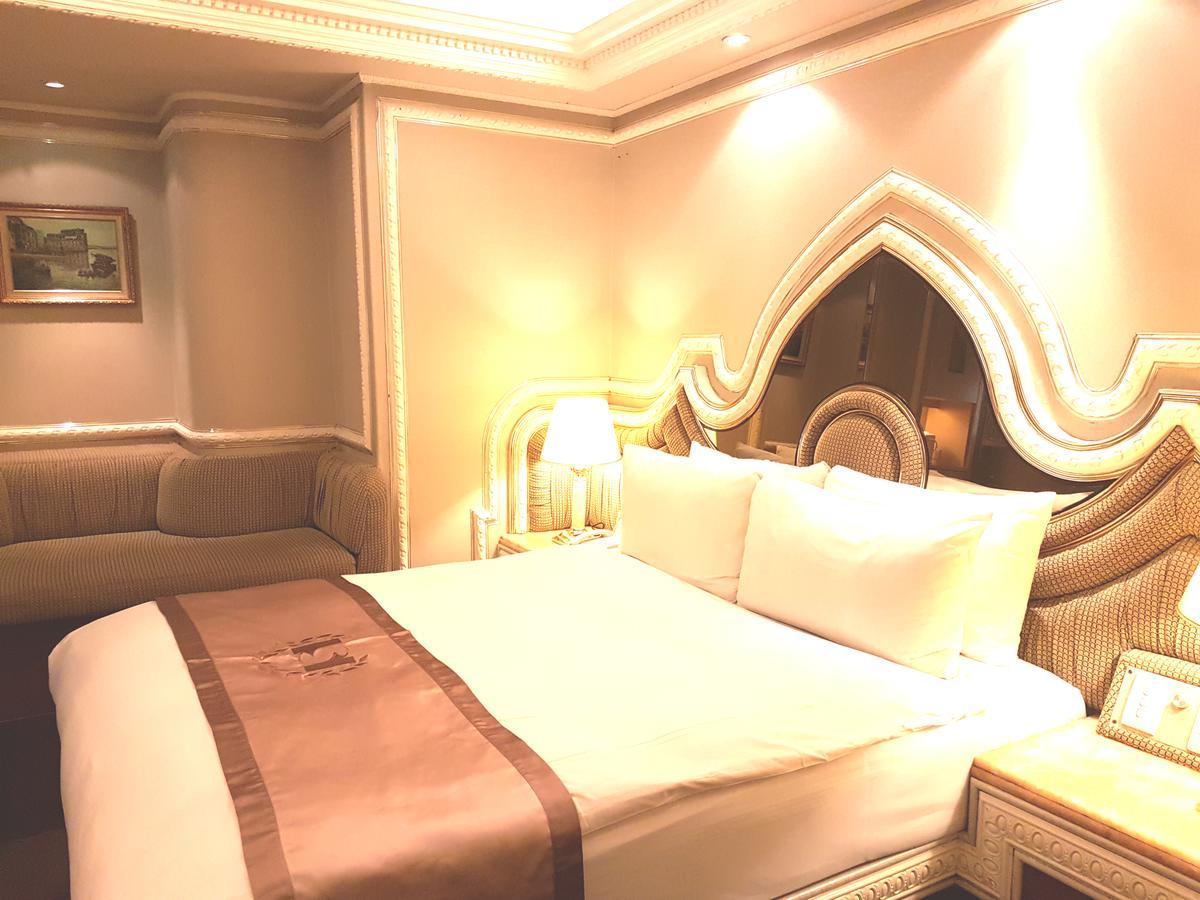 Charming Castle Hotel Taipei Exterior photo