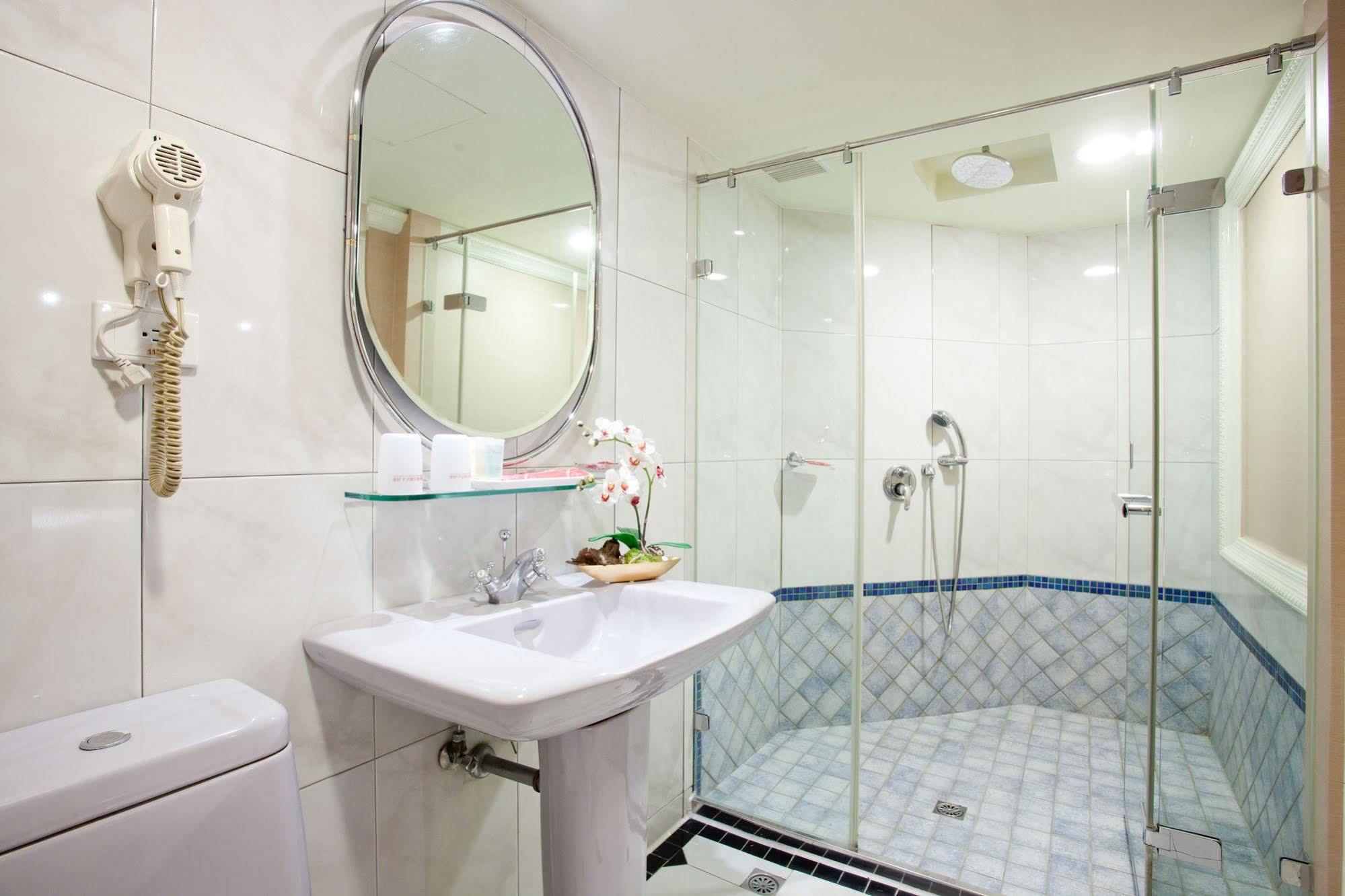 Charming Castle Hotel Taipei Exterior photo