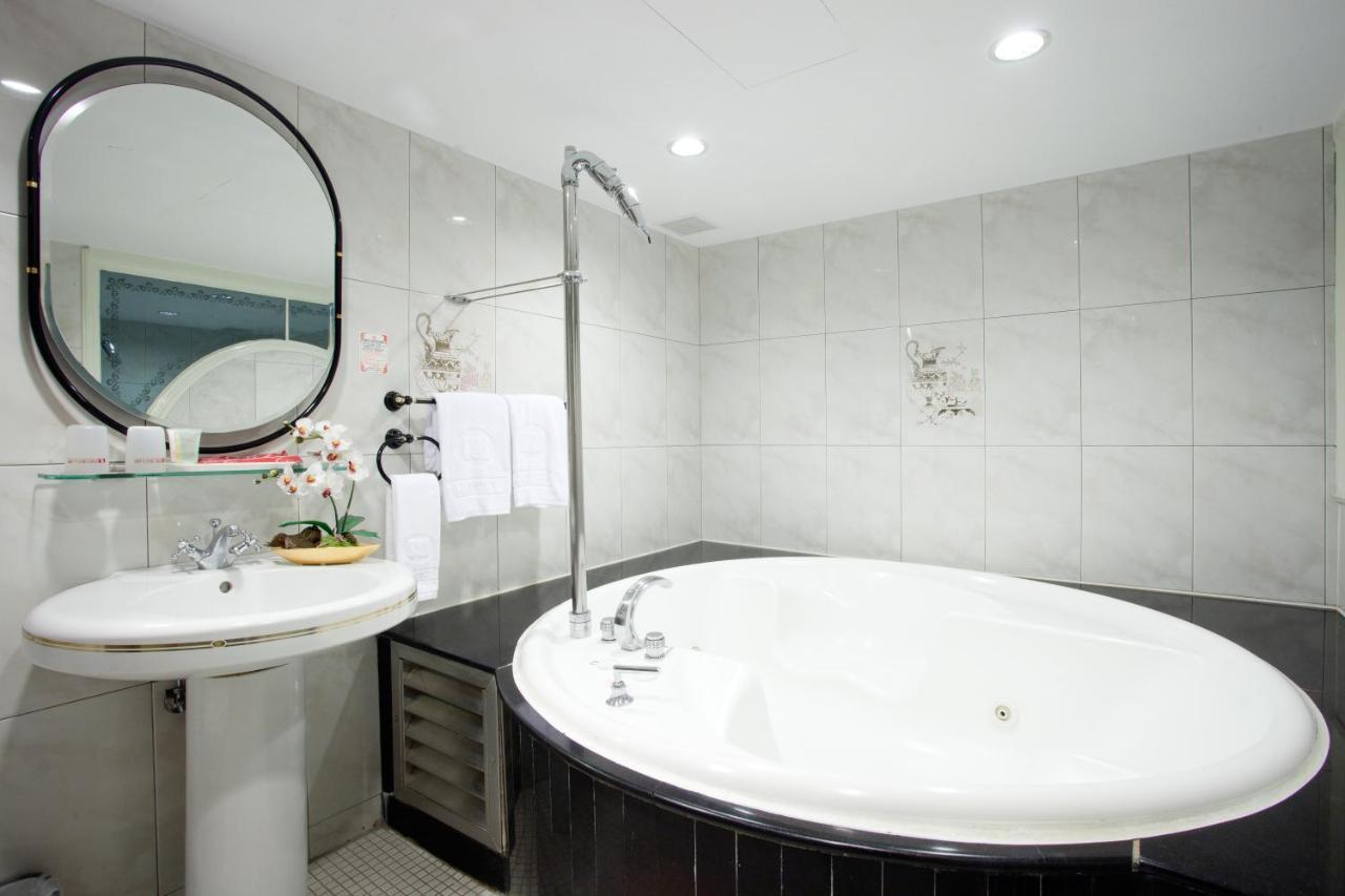 Charming Castle Hotel Taipei Exterior photo